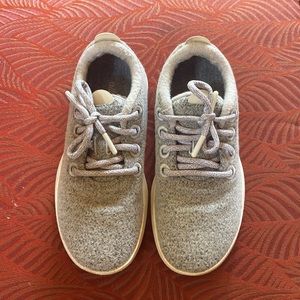 Allbirds wool runners size 6 grey cream barely worn